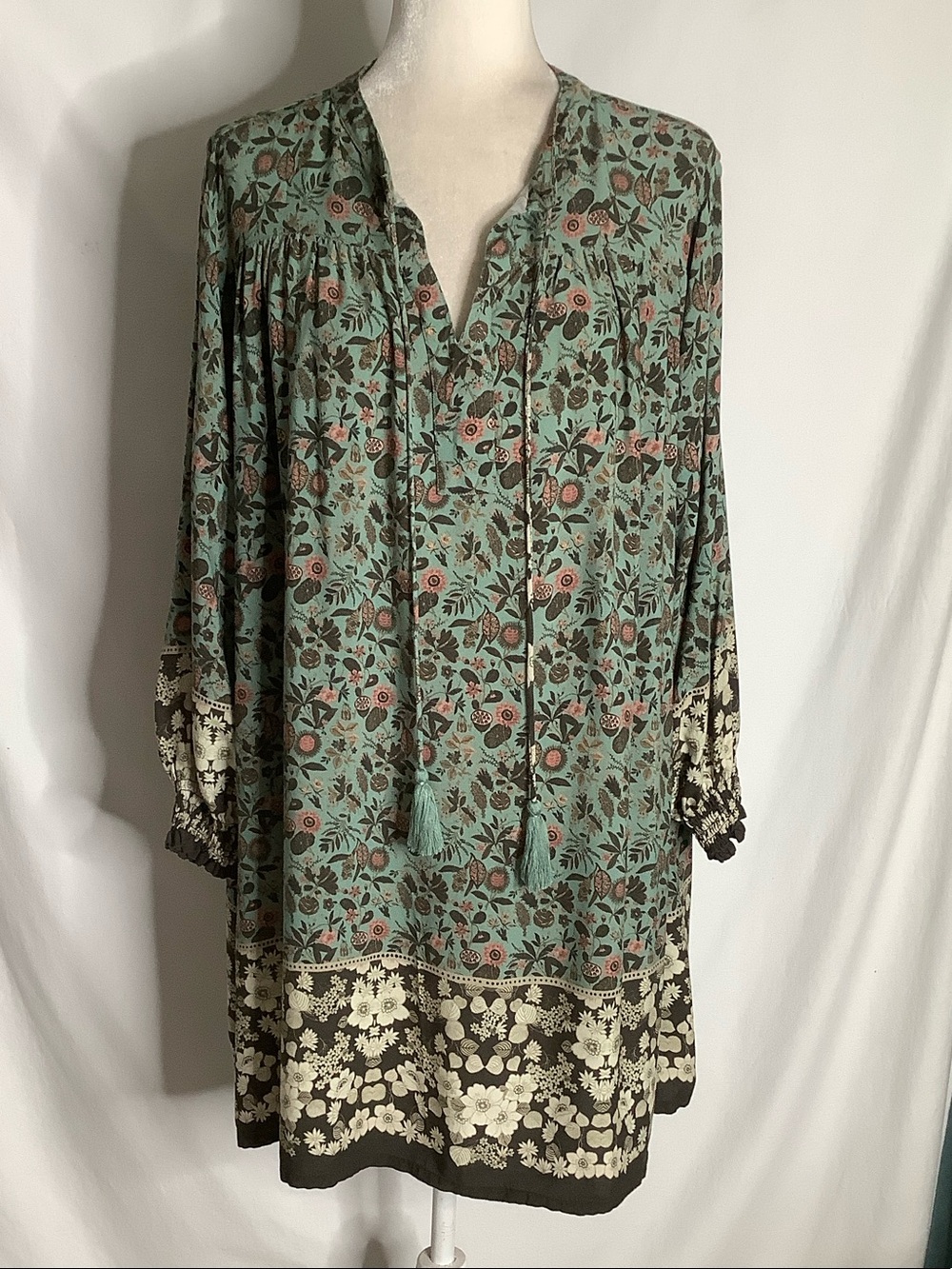 NATURAL LIFE Dara V-Neck Sage Green Floral Boho Tunic Shift Mini Dress Size M